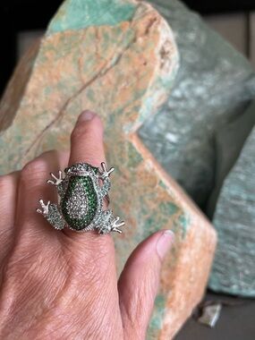 nOir Jewelry Green and Silver Frog Cocktail Ring